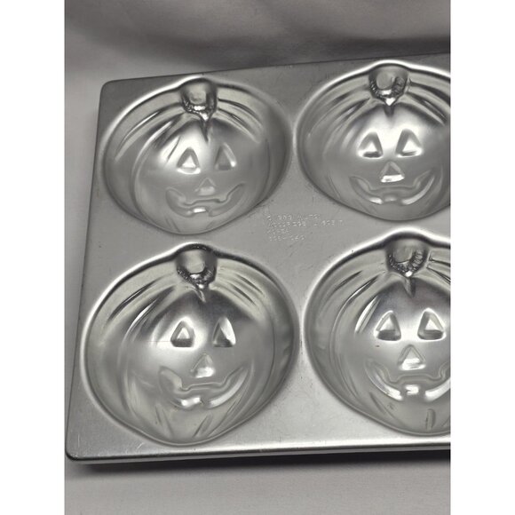 Wilton Vintage Halloween Pumpkin Cupcake Pan 1983 Cake Muffin Baking Mold - Picture 2 of 9